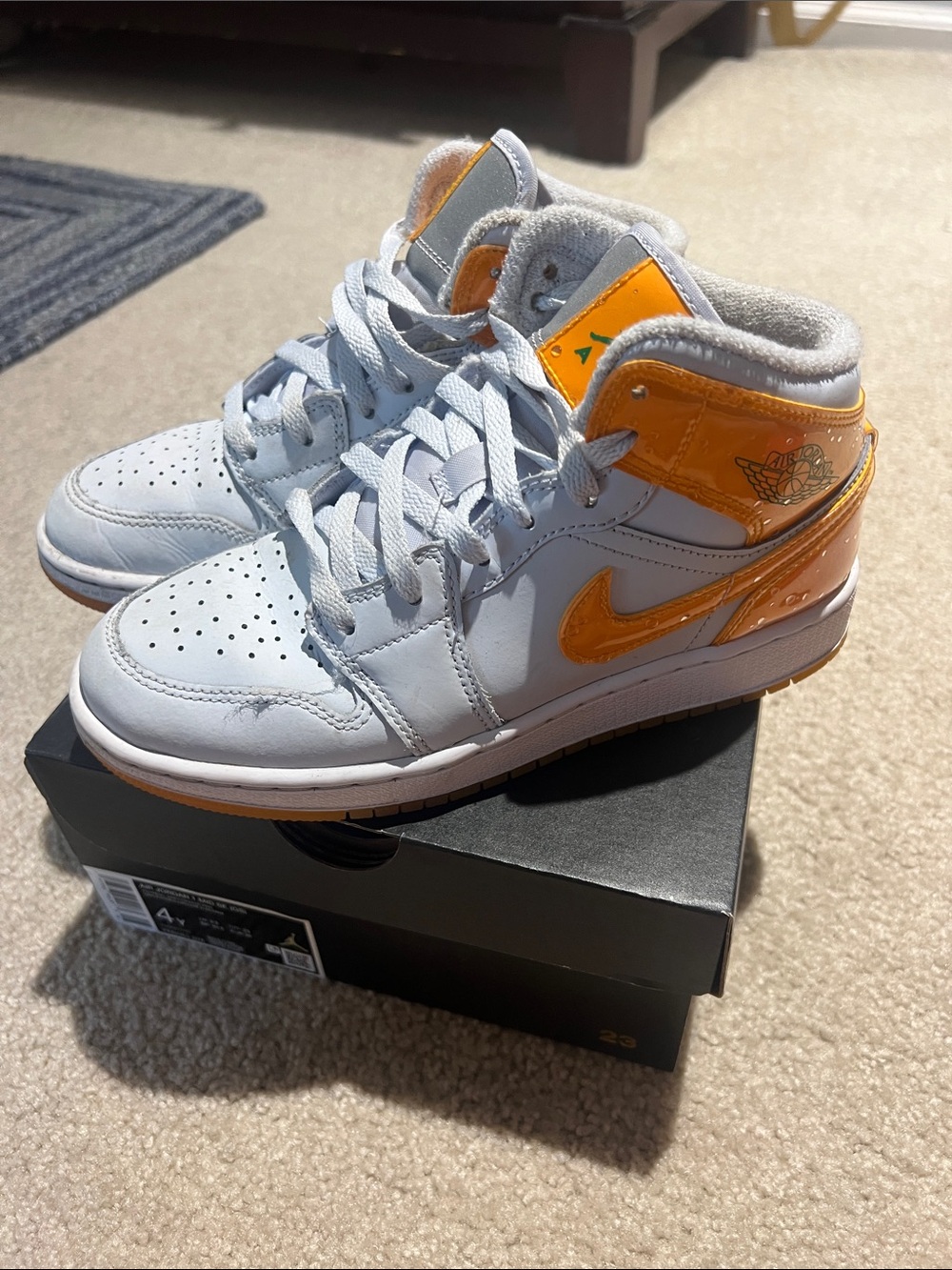 Air Jordan 1 Mid SE (GS) Football Grey/Orange Peel Boys 4Y